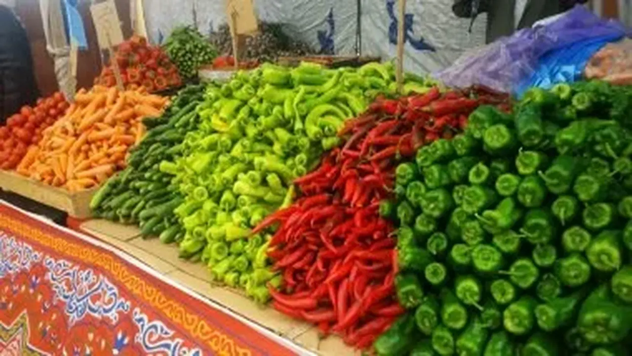 تباين في قائمة أسعار الخضروات المسجلة داخل أسواق محافظة الأقصر اليوم الخميس